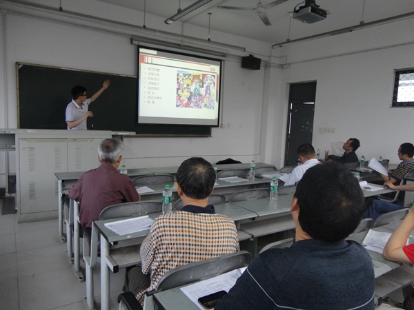 学生们进行认真答�?jpg